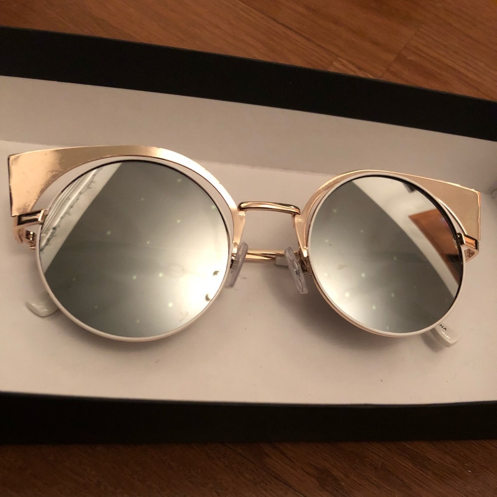 Stylish Gold Mirror Lens Sunglasses